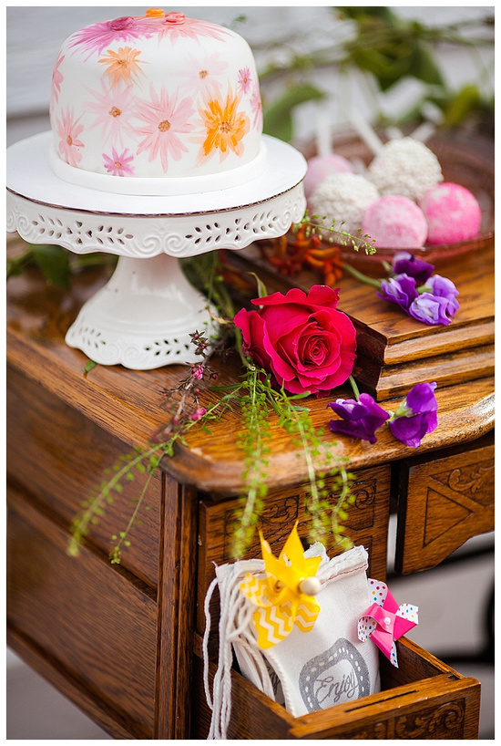 dessert table flowers